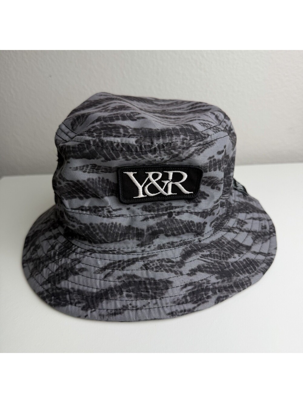 Young & Reckless Y&R Bucket Hat Gray Black Camo One Size Streetwear Hip Hop
